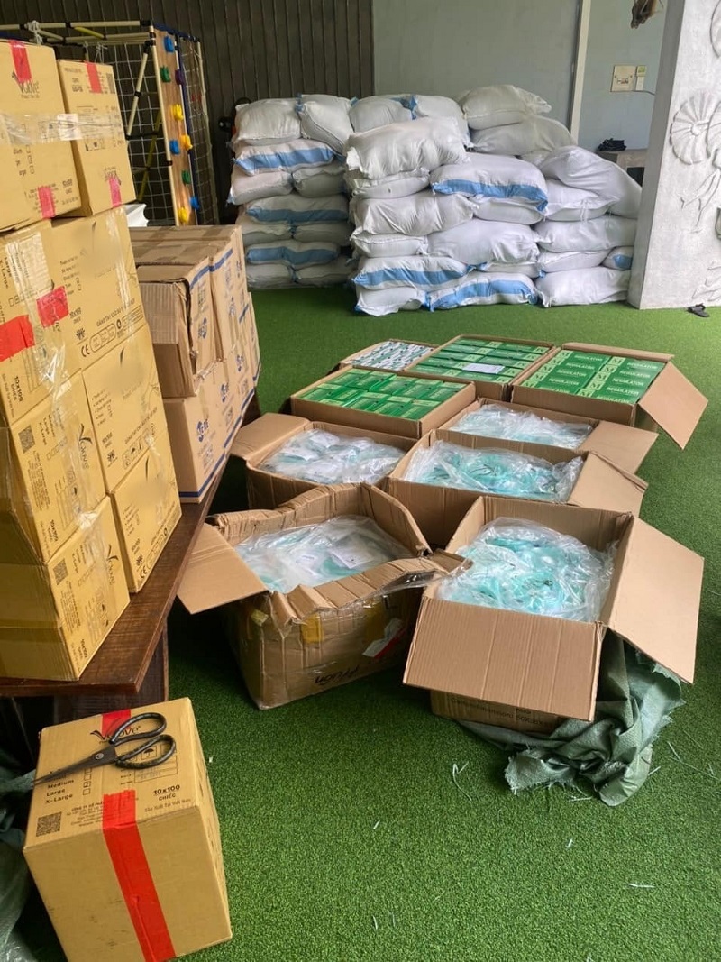 Kệ bà Phương Hằng réo tên cùng 'thế lực ngầm' 'bóc phốt', mẹ Hồ Ngọc Hà có thái độ lạ 4 Kệ bà Phương Hằng réo tên cùng 'thế lực ngầm' 'bóc phốt', mẹ Hồ Ngọc Hà có thái độ lạ 4