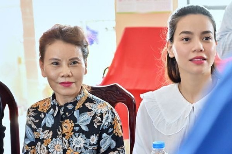 Kệ bà Phương Hằng réo tên cùng 'thế lực ngầm' 'bóc phốt', mẹ Hồ Ngọc Hà có thái độ lạ 2 Kệ bà Phương Hằng réo tên cùng 'thế lực ngầm' 'bóc phốt', mẹ Hồ Ngọc Hà có thái độ lạ 2