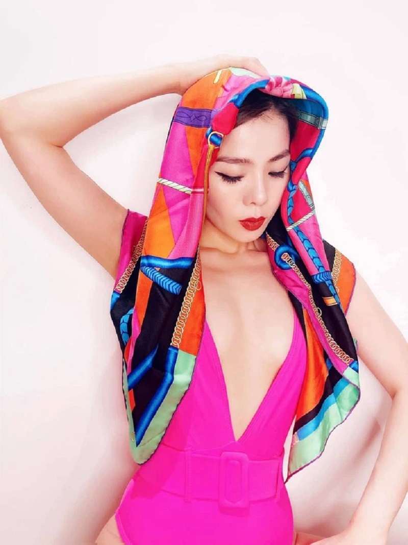 Lệ Quyên dạy fan sống 'ảo tưởng tại gia', dân tình chỉ soi một chi tiết so đo Cẩm Đan - Ảnh 1 Lệ Quyên dạy fan sống 'ảo tưởng tại gia', dân tình chỉ soi một chi tiết so đo Cẩm Đan - Ảnh 1