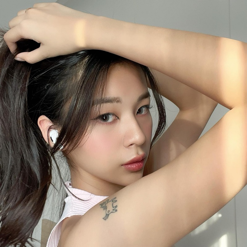 Bản sao Chi Pu khoe body mướt mắt vẫn bị ghẹo: 'Xinh đẹp thì đừng đi hát' - Ảnh 1 Bản sao Chi Pu khoe body mướt mắt vẫn bị ghẹo: 'Xinh đẹp thì đừng đi hát' - Ảnh 1