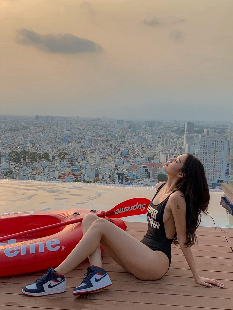 Bản sao Chi Pu khoe body mướt mắt vẫn bị ghẹo: 'Xinh đẹp thì đừng đi hát' - Ảnh 2 Bản sao Chi Pu khoe body mướt mắt vẫn bị ghẹo: 'Xinh đẹp thì đừng đi hát' - Ảnh 2
