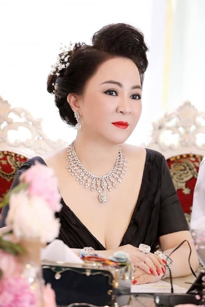 Bà Phương Hằng 'thả rông' nhan sắc, tiết lộ lý do luôn phải che bộ mặt thật 6 Bà Phương Hằng 'thả rông' nhan sắc, tiết lộ lý do luôn phải che bộ mặt thật 6