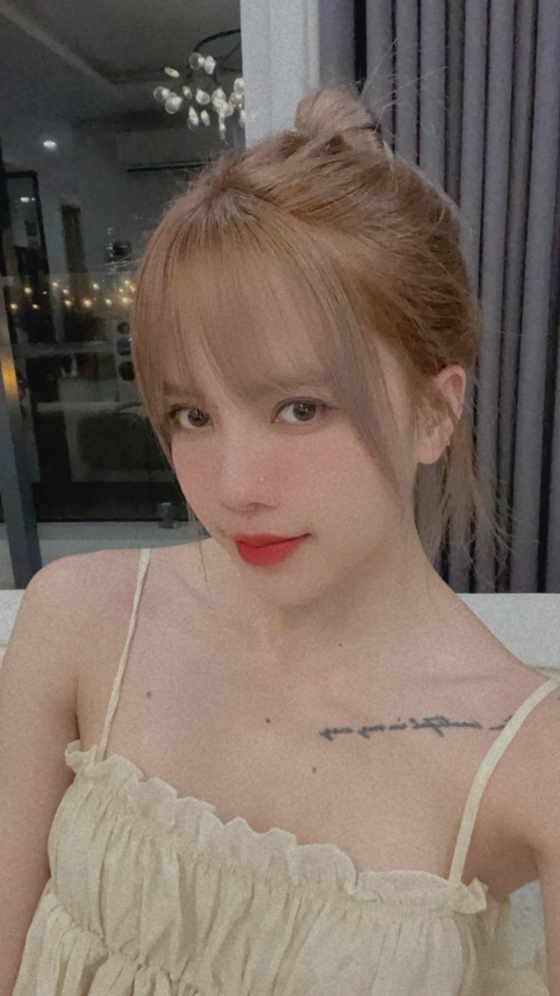 Thiều Bảo Trâm 'chữa ngượng' vụ lẫn lộn nick bình luận dạo, ảo tưởng tự khen mình - Ảnh 4 Thiều Bảo Trâm 'chữa ngượng' vụ lẫn lộn nick bình luận dạo, ảo tưởng tự khen mình - Ảnh 4