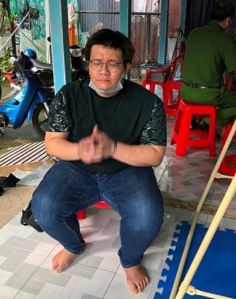 'Cậu IT' Nhâm Hoàng Khang của bà Phương Hằng đi tống tiền vẫn rất thương người 2 'Cậu IT' Nhâm Hoàng Khang của bà Phương Hằng đi tống tiền vẫn rất thương người 2