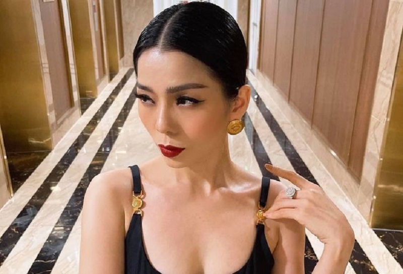 Lệ Quyên vội chữa cháy khi bị bóc mẽ nhúng tay vào ồn ào cát xê Hồ Văn Cường (ảnh FBNV) Lệ Quyên vội chữa cháy khi bị bóc mẽ nhúng tay vào ồn ào cát xê Hồ Văn Cường (ảnh FBNV)