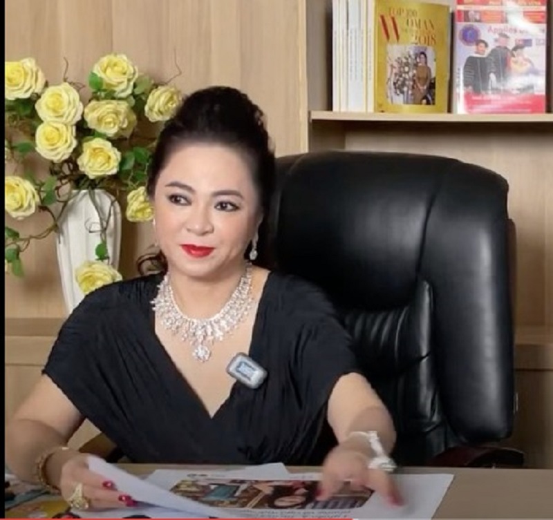 Giang Kim Cúc 'khoe' xét nghiệm dương tính Covid-19 hậu bị bà Phương Hằng 'lật mặt' 4 Giang Kim Cúc 'khoe' xét nghiệm dương tính Covid-19 hậu bị bà Phương Hằng 'lật mặt' 4