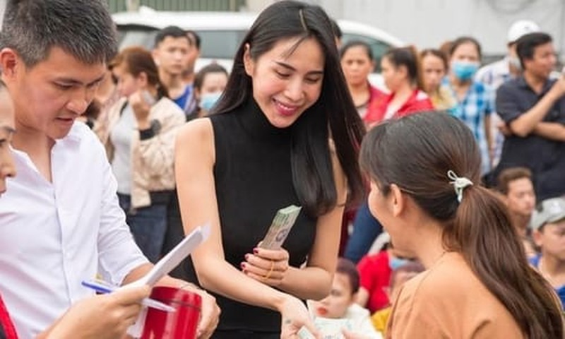 Thủy Tiên, Trấn Thành, Mr Đàm 'dậy sóng' báo Hàn vì ồn ào sao kê với bà Phương Hằng 4 Thủy Tiên, Trấn Thành, Mr Đàm 'dậy sóng' báo Hàn vì ồn ào sao kê với bà Phương Hằng 4