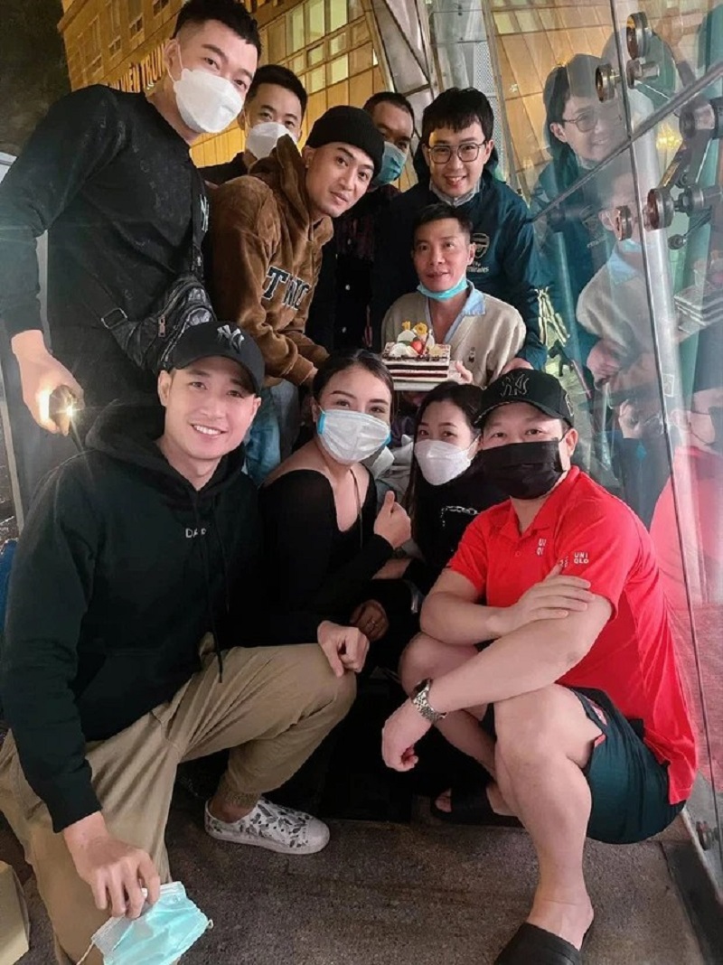 Bà xã NS Công Lý không còn giấu bệnh chồng, hé lộ tình trạng sau 3 tháng điều trị 4 Bà xã NS Công Lý không còn giấu bệnh chồng, hé lộ tình trạng sau 3 tháng điều trị 4