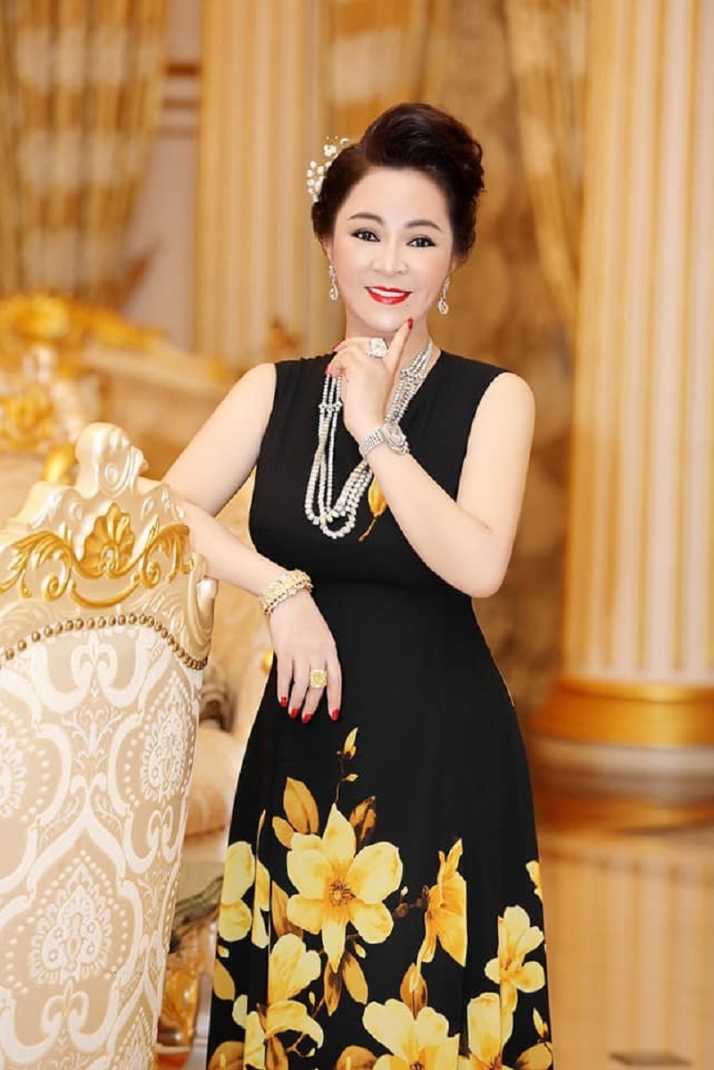 Rò rỉ clip quay lén về bà Phương Hằng, vô tình lộ nữ đại gia có thú vui rất 'quái' 3 Rò rỉ clip quay lén về bà Phương Hằng, vô tình lộ nữ đại gia có thú vui rất 'quái' 3