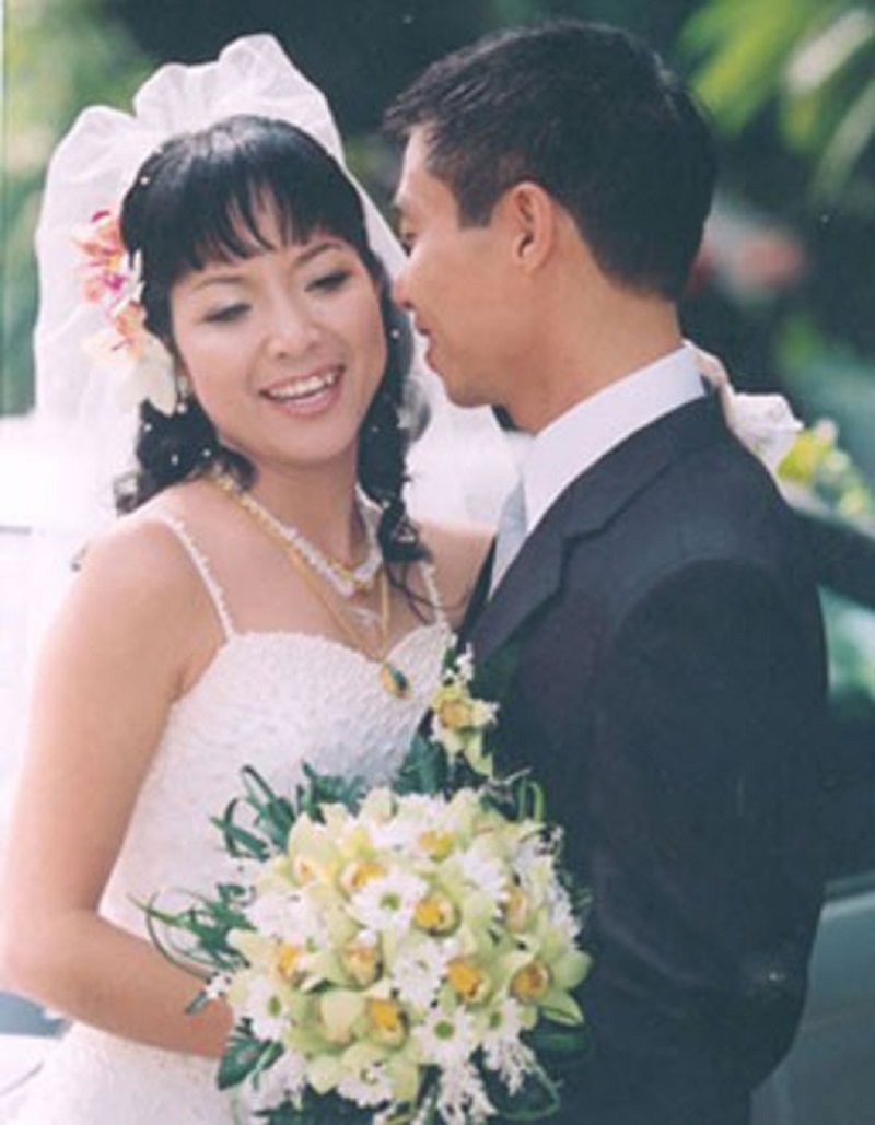 Ảnh cưới của MC Hồng Vân và chồng cũ Công Lý (ảnh internet) Ảnh cưới của MC Hồng Vân và chồng cũ Công Lý (ảnh internet)