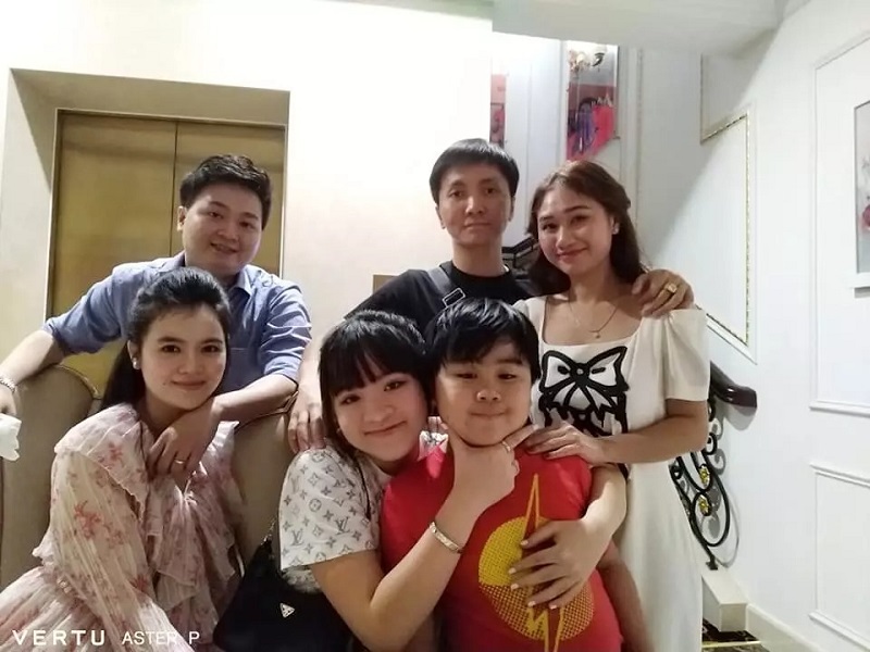 Lộ diện 'truyền nhân' của bà Phương Hằng, vừa thần thái lại rất quyến rũ 4 Lộ diện 'truyền nhân' của bà Phương Hằng, vừa thần thái lại rất quyến rũ 4