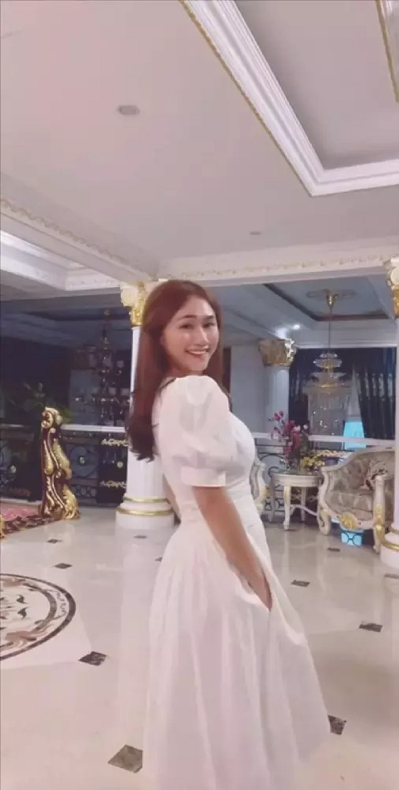Lộ diện 'truyền nhân' của bà Phương Hằng, vừa thần thái lại rất quyến rũ 3 Lộ diện 'truyền nhân' của bà Phương Hằng, vừa thần thái lại rất quyến rũ 3