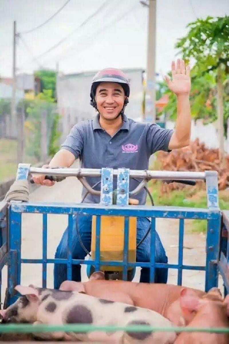 Người đàn ông bà Phương Hằng ngưỡng mộ bị soi sự thay đổi bất thường hậu ồn ào 9 Người đàn ông bà Phương Hằng ngưỡng mộ bị soi sự thay đổi bất thường hậu ồn ào 9