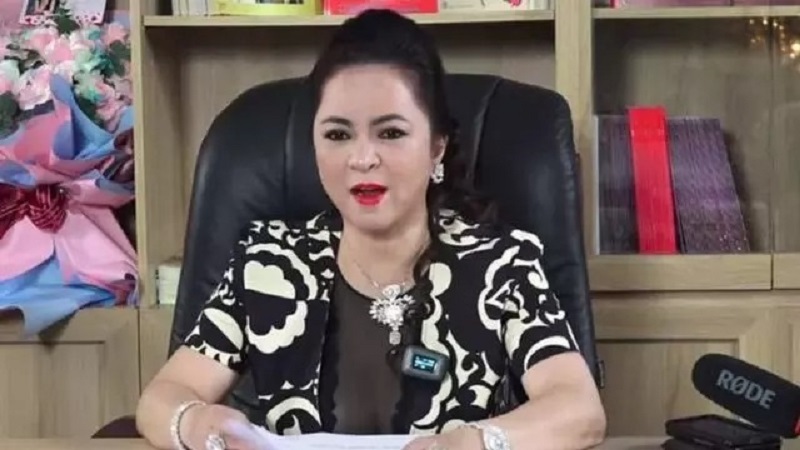 Bà Phương Hằng thừa nhận một 'tai tiếng' vì chồng, từng hổ thẹn muốn dứt áo ra đi 2 Bà Phương Hằng thừa nhận một 'tai tiếng' vì chồng, từng hổ thẹn muốn dứt áo ra đi 2