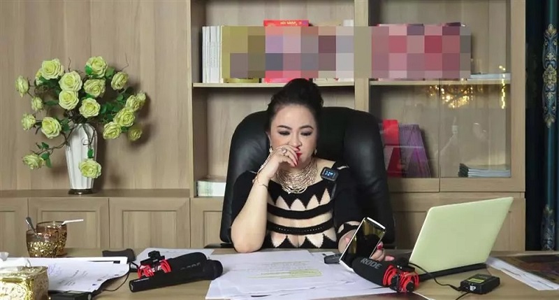 8 tháng livestream, bà Phương Hằng tiết lộ cái giá đắt phải trả là ông Dũng 'thay lòng' 4