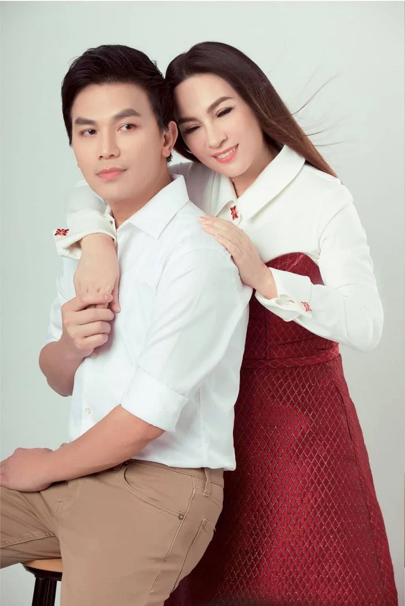 Mạnh Quỳnh cũng một thời bị đồn là chồng Phi Nhung (ảnh FBNV) Mạnh Quỳnh cũng một thời bị đồn là chồng Phi Nhung (ảnh FBNV)