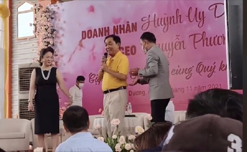 Livestream của Phương Hằng 'có vấn đề', chính thức bị Sở Thông tin 'tuýt còi' 2 Livestream của Phương Hằng 'có vấn đề', chính thức bị Sở Thông tin 'tuýt còi' 2