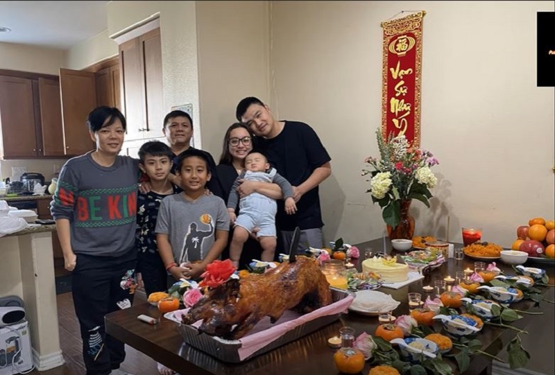 Ông ngoại xuất hiện trong ảnh đầy hào hứng (Ảnh chụp màn hình) Ông ngoại xuất hiện trong ảnh đầy hào hứng (Ảnh chụp màn hình)