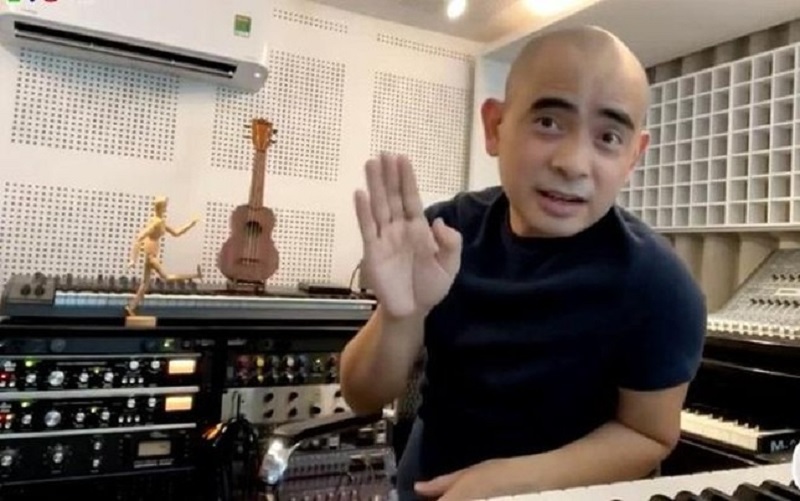 Đức Trí 'bóc phốt' Hà Hồ không biết sợ gì khi MC đùa bà mẹ 3 con sợ, không dám gặp nam nhạc sĩ (Ảnh chụp màn hình) Đức Trí 'bóc phốt' Hà Hồ không biết sợ gì khi MC đùa bà mẹ 3 con sợ, không dám gặp nam nhạc sĩ (Ảnh chụp màn hình)