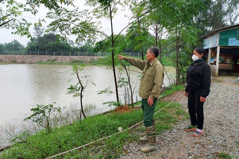 Giữa lúc Thủy Tiên gặp 'biến' lớn, một hộ dân nhận 210 triệu đồng bất ngờ đứng ra tiết lộ sự thật 3 Giữa lúc Thủy Tiên gặp 'biến' lớn, một hộ dân nhận 210 triệu đồng bất ngờ đứng ra tiết lộ sự thật 3