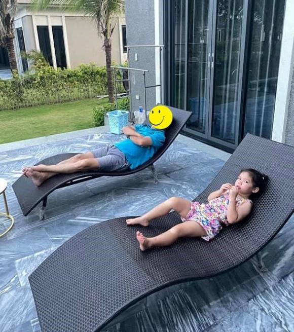 Hà Anh cũng đưa ra một số quyền lợi nam tài xế được hưởng ngoài mức lương cơ bản. Hà Anh cũng đưa ra một số quyền lợi nam tài xế được hưởng ngoài mức lương cơ bản.