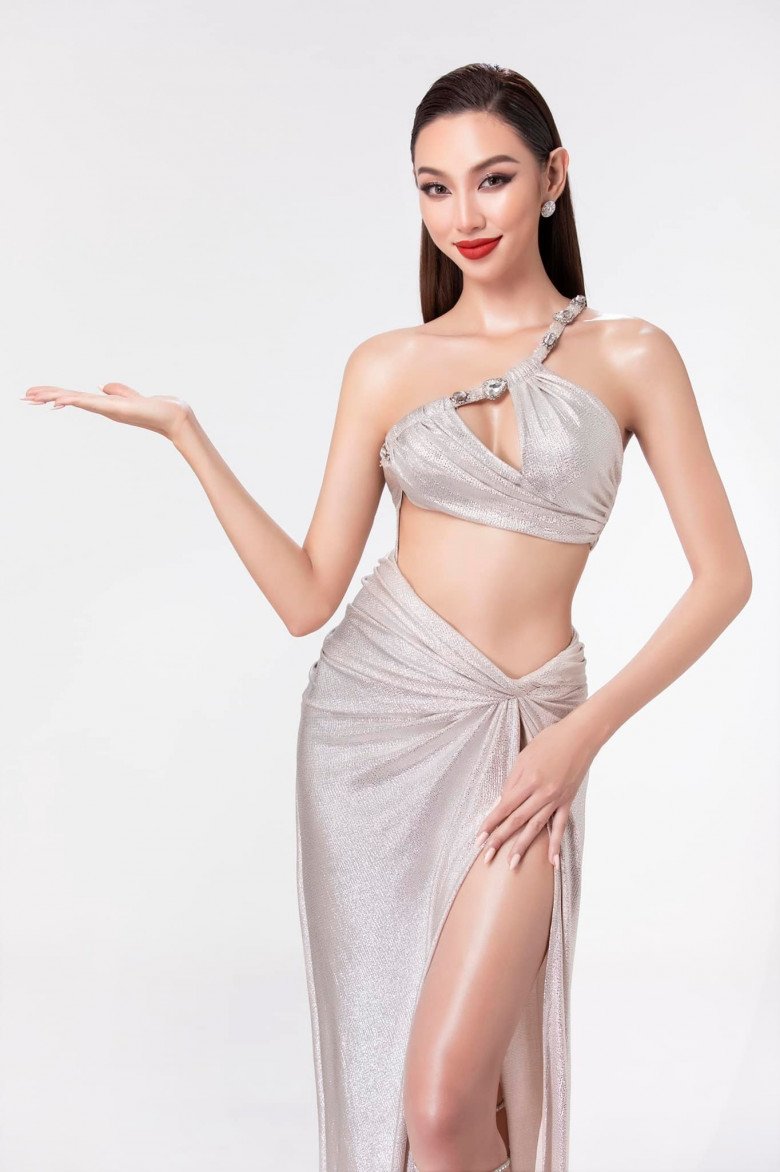Từng 'bỏ xa' Hà Hồ và Đỗ Mỹ Linh nhưng Thuỳ Tiên thua toàn tập khi 'đụng hàng' với nàng hậu này? - Ảnh 1 Từng 'bỏ xa' Hà Hồ và Đỗ Mỹ Linh nhưng Thuỳ Tiên thua toàn tập khi 'đụng hàng' với nàng hậu này? - Ảnh 1