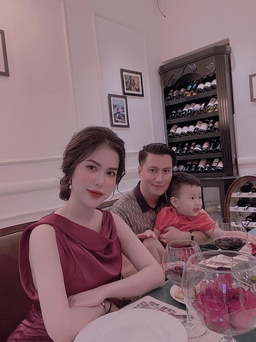 Hiện tại Việt Anh - Hương Trần đối xử văn minh hơn sau quãng thời gian sóng gió Hiện tại Việt Anh - Hương Trần đối xử văn minh hơn sau quãng thời gian sóng gió