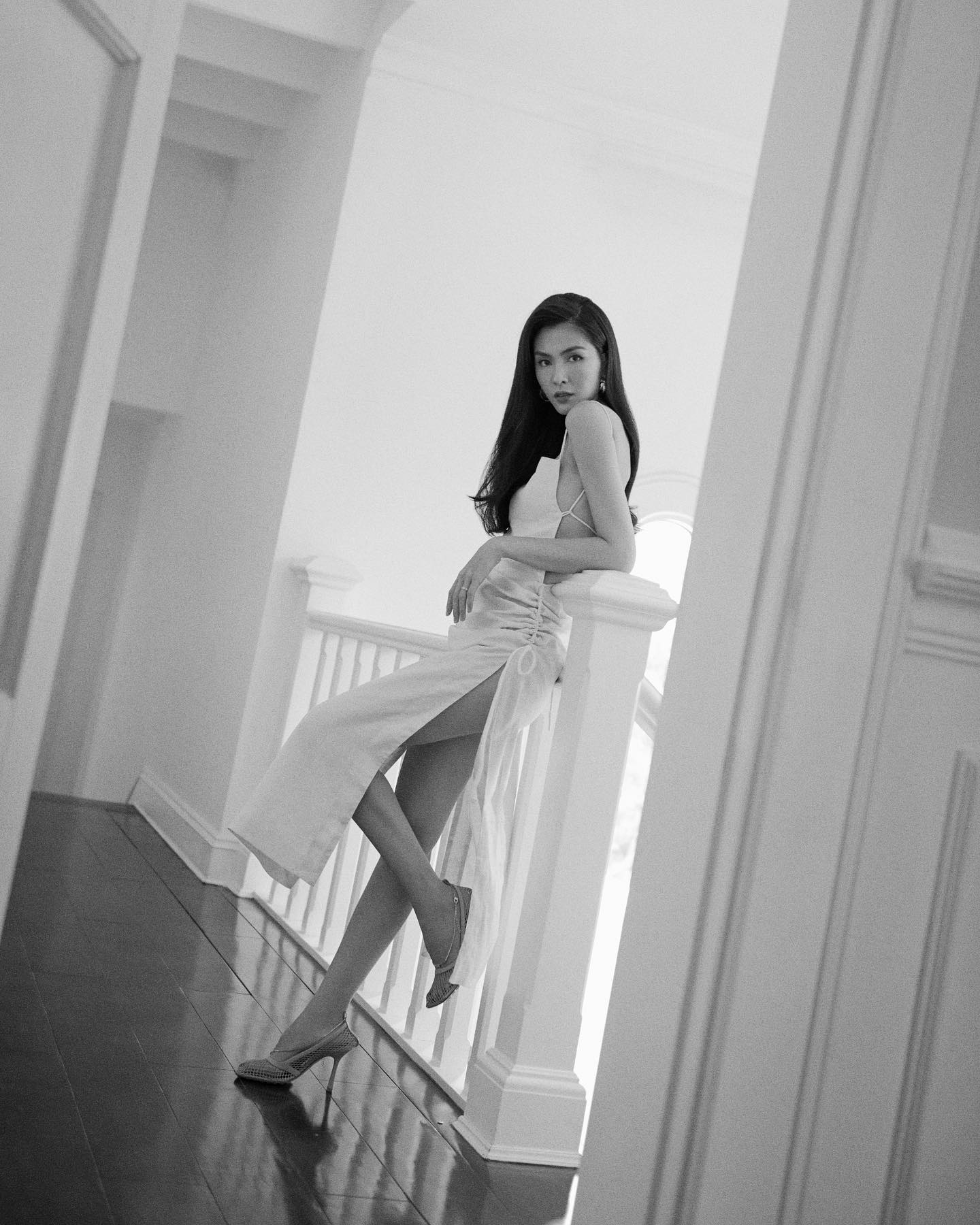 Tăng Thanh Hà khoe body nóng bỏng, lấp ló khoe vòng 3 căng tràn khiến dân mạng chú ý (Ảnh: FBNV)