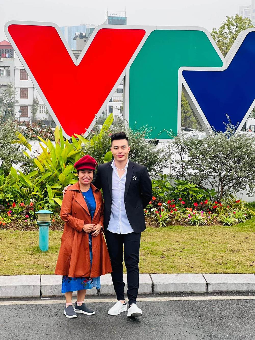 Lê Dương Bảo Lâm và mẹ Lê Dương Bảo Lâm và mẹ