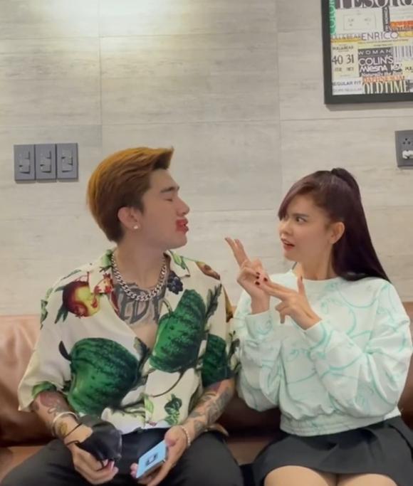 Trương Quỳnh Anh công khai ‘thả thính’ tuyên bố 'phải lòng' Chi Dân (Ảnh: Chụp màn hình) Trương Quỳnh Anh công khai ‘thả thính’ tuyên bố 'phải lòng' Chi Dân (Ảnh: Chụp màn hình)