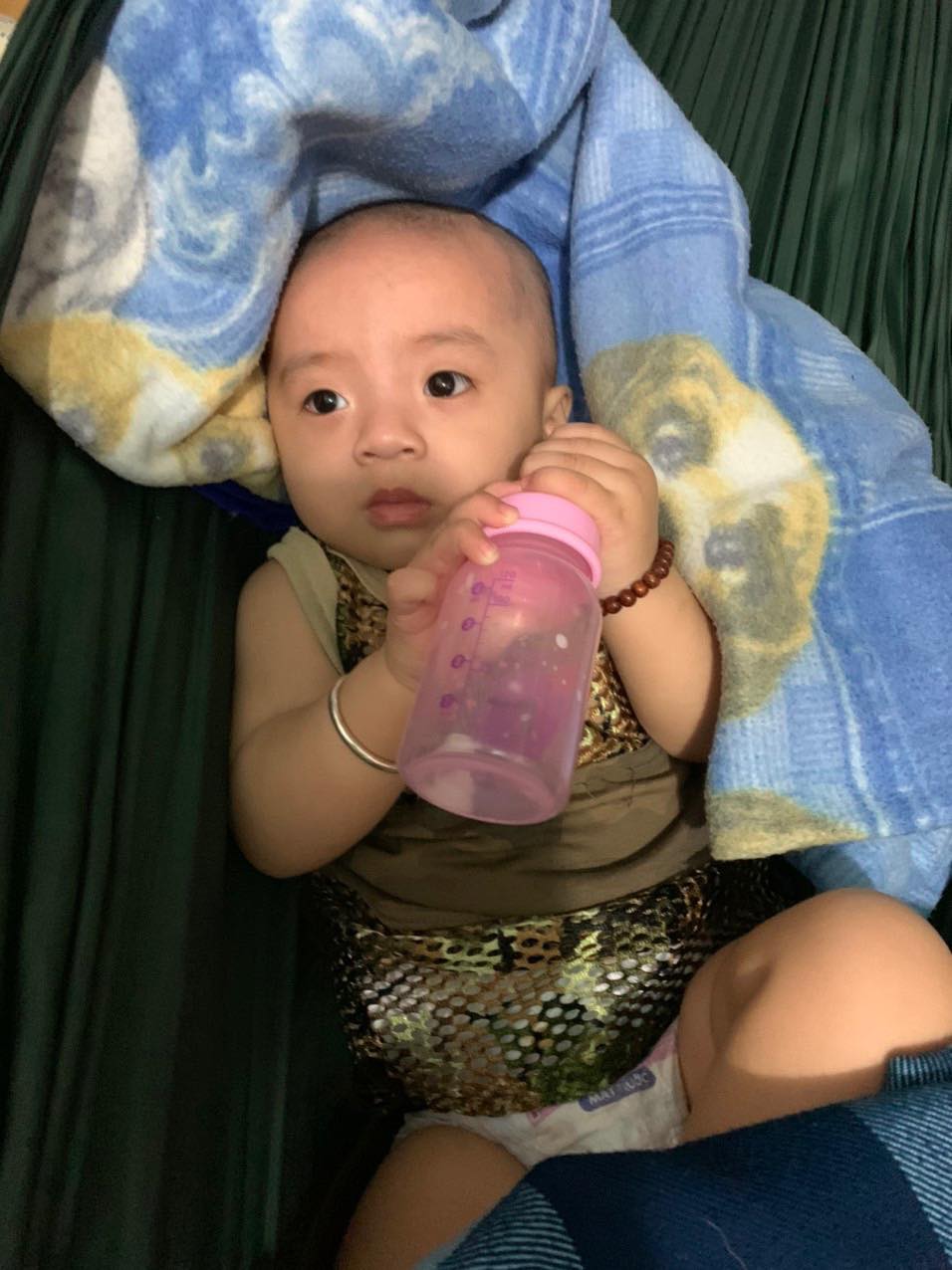 Con nuôi thứ 24 của gia đình Phi Nhung nhận được nhiều lời khen ngợi vì sự dễ thương, kháu khỉnh (Ảnh: FBNV)