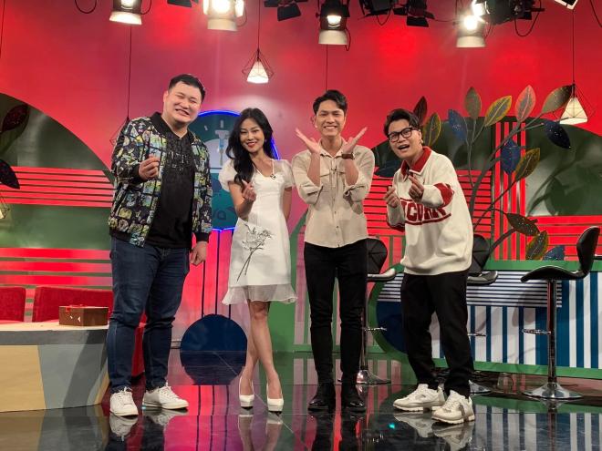 Chương trình Bữa trưa vui vẻ đã mời loạt nghệ sĩ đình đám trong showbiz Việt để đến giao lưu với khán giả truyền hình (Ảnh: FBNV) Chương trình Bữa trưa vui vẻ đã mời loạt nghệ sĩ đình đám trong showbiz Việt để đến giao lưu với khán giả truyền hình (Ảnh: FBNV)