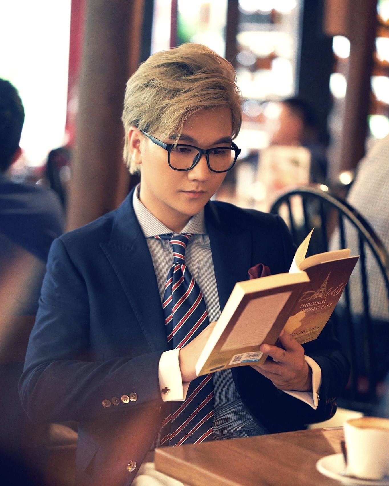 'Đến giờ, xin phép khán giả, chúng tôi hoàn thành sứ mệnh nhỏ bé của mình, ăn trưa cùng quý vị suốt những năm qua', MC Công Tố nghẹn ngào nói lời chia tay chương trình (Ảnh: Internet)