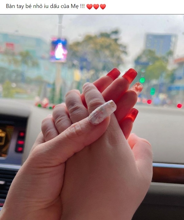 Nhật Kim Anh đã di chuyển quãng đường dài từ TP HCM xuống Cần Thơ để gặp con trai (Ảnh: FBNV) Nhật Kim Anh đã di chuyển quãng đường dài từ TP HCM xuống Cần Thơ để gặp con trai (Ảnh: FBNV)
