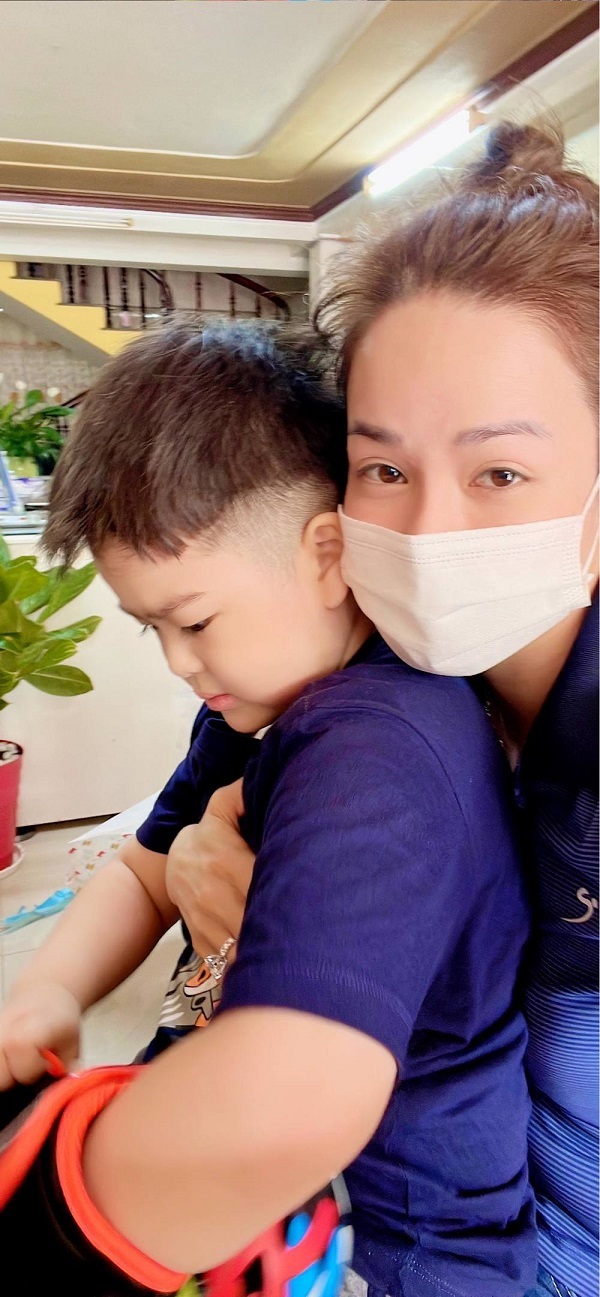 Con trai Nhật Kim Anh được nhận xét ngày càng khôn lớn và rất hiểu chuyện (Ảnh: FBNV) Con trai Nhật Kim Anh được nhận xét ngày càng khôn lớn và rất hiểu chuyện (Ảnh: FBNV)