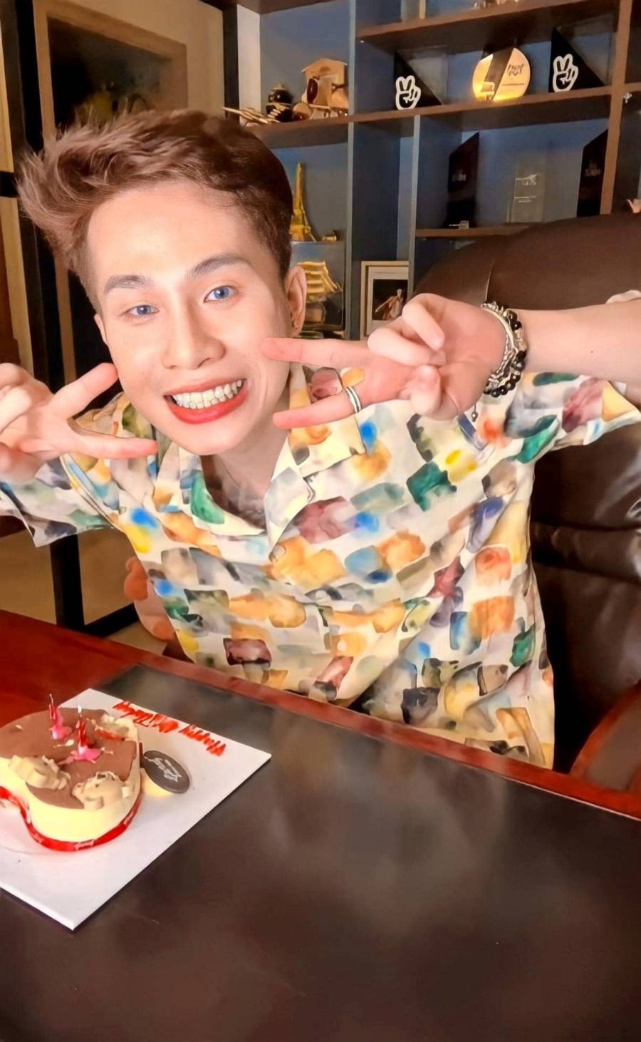 Loạt ảnh tỏ ra 'cute' của Jack được đăng tải trên fanpage chính thức mới đây khiến nhiều người chú ý và để lại những bình luận (Ảnh: Internet)