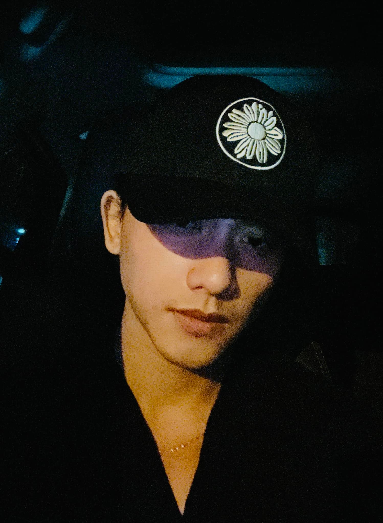 Mai Tài Phến công khai diện đồ đôi khiến nhiều người chú ý (Ảnh: Internet)