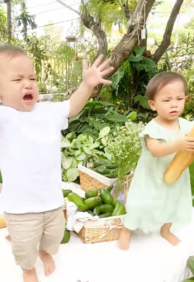 Clip hậu trường của Lisa - Leon khiến nhiều người thích thú (Ảnh: Internet) Clip hậu trường của Lisa - Leon khiến nhiều người thích thú (Ảnh: Internet)