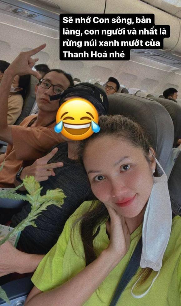 H'Hen Niê đăng ảnh chụp chung với bạn và người được cho là người yêu của nàng hậu (Ảnh: Internet)