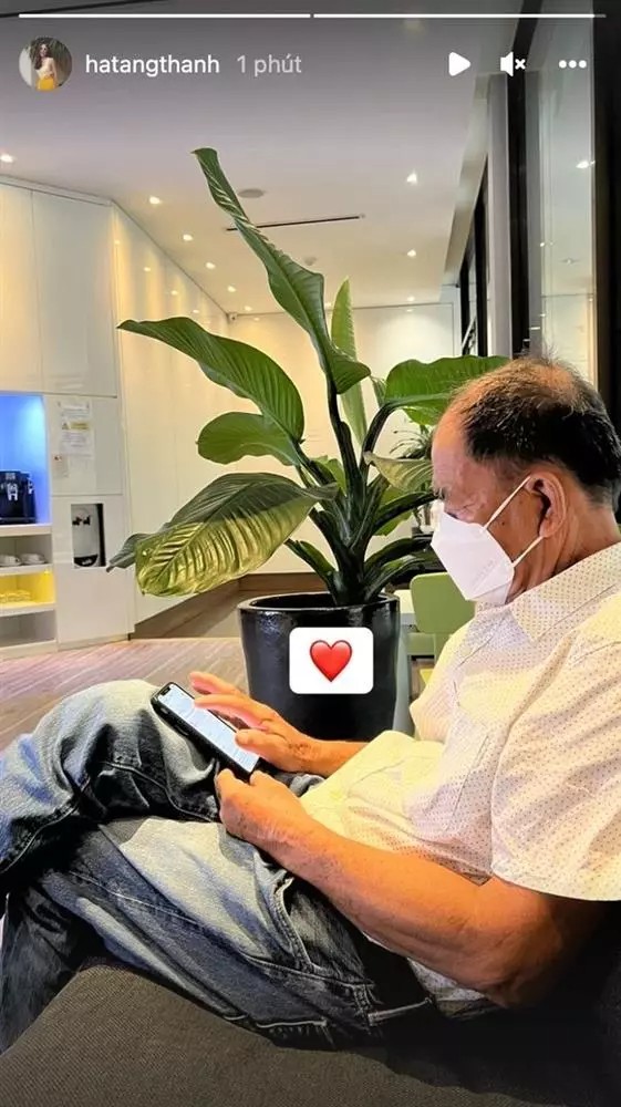 Hà Tăng hiếm hoi khoe ảnh bố ruột lên MXH khiến nhiều người chú ý (Ảnh: Chụp màn hình) Hà Tăng hiếm hoi khoe ảnh bố ruột lên MXH khiến nhiều người chú ý (Ảnh: Chụp màn hình)