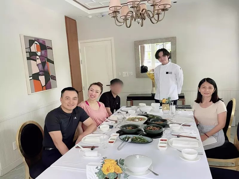 Vén màn mối quan hệ của Chi Bảo và loạt sao nam khi đối diện tình cảnh ‘vợ mới - vợ cũ’ Vén màn mối quan hệ của Chi Bảo và loạt sao nam khi đối diện tình cảnh ‘vợ mới - vợ cũ’