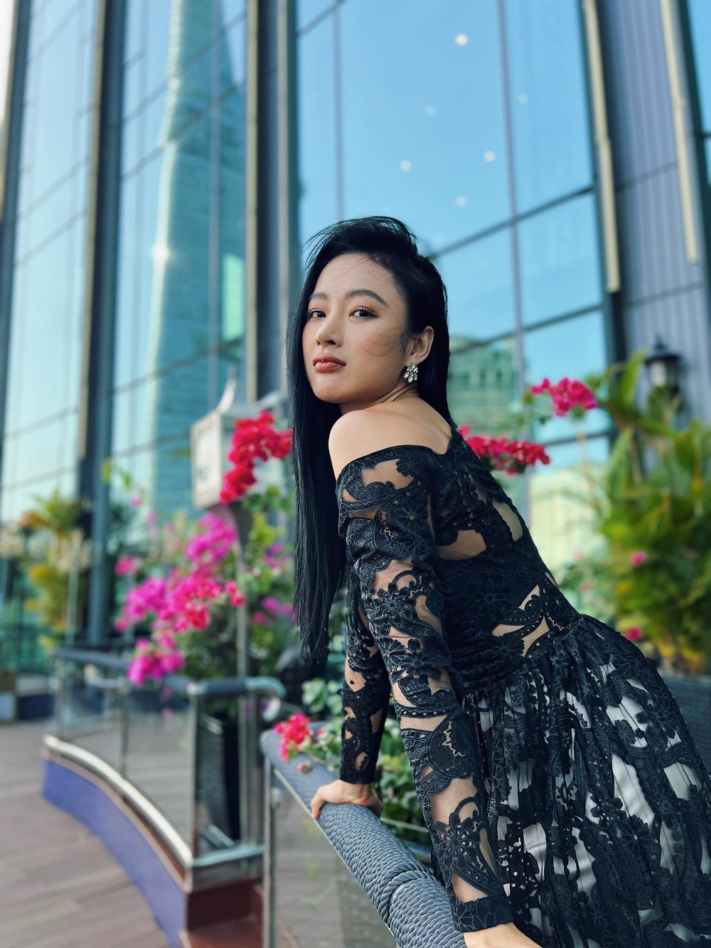 Hậu chia tay Cao Thái Sơn, Angela Phương Trinh ‘phát tín hiệu’ sắp ‘tấn công’ showbiz Việt? 1