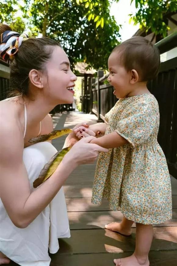 Những chia sẻ của Hà Hồ dành cho con gái khiến cư dân mạng chú ý và đặt câu hỏi không biết chuyện gì đang xảy ra (Ảnh: Internet) Những chia sẻ của Hà Hồ dành cho con gái khiến cư dân mạng chú ý và đặt câu hỏi không biết chuyện gì đang xảy ra (Ảnh: Internet)