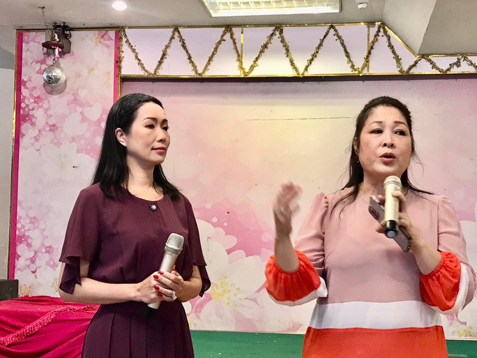NSƯT Trịnh Kim Chi - NSND Hồng Vân (Internet) NSƯT Trịnh Kim Chi - NSND Hồng Vân (Internet)