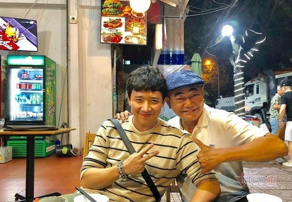 NSND Việt Anh được Trấn Thành và các đồng nghiệp trong showbiz Việt yêu mến, ngưỡng mộ và dành sự kính trọng. Ảnh: VNN NSND Việt Anh được Trấn Thành và các đồng nghiệp trong showbiz Việt yêu mến, ngưỡng mộ và dành sự kính trọng. Ảnh: VNN