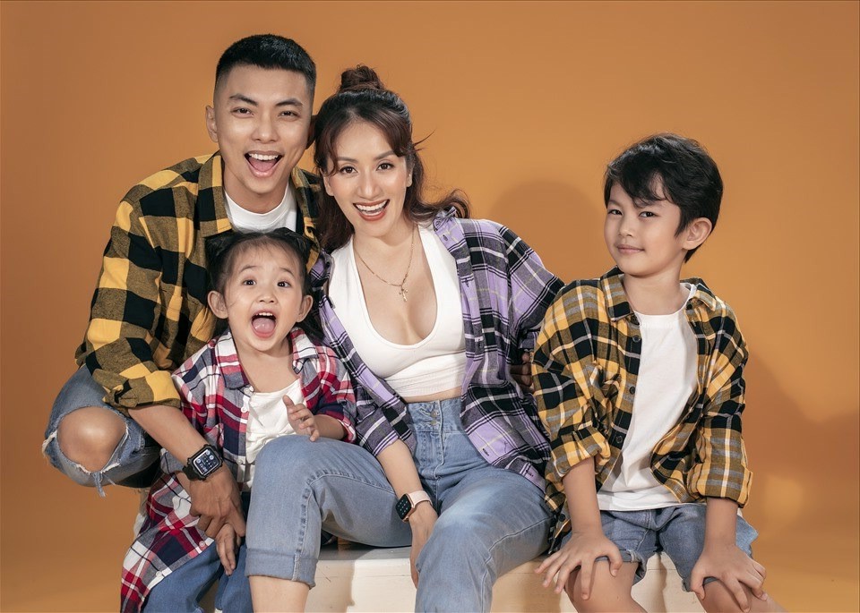Gia đình nhỏ của Khánh Thi - Phan Hiển luôn nhận được sự quan tâm lớn từ phía công chúng (Ảnh: Internet) Gia đình nhỏ của Khánh Thi - Phan Hiển luôn nhận được sự quan tâm lớn từ phía công chúng (Ảnh: Internet)