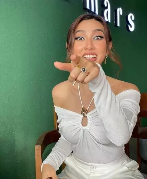 Chùm ảnh ‘không thể tin được’ của Hoa hậu Thùy Tiên, nhìn vào là ngập ngụa 'Vitamin gây cười' - Ảnh 1