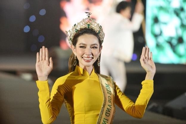 Việc Nguyễn Thúc Thùy Tiên đăng quang Hoa hậu Hòa bình Quốc tế 2021 khiến cho tên tuổi của cô nhận được sự quan tâm đặc biệt, vụt sáng thành sao hạng A ở Việt Nam (Ảnh: Internet)