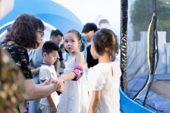 Con gái diễn viên Lan Phương được nhận xét khôn lớn, dạn dĩ và biết vâng lời ông bà, bố mẹ (Ảnh: Internet) Con gái diễn viên Lan Phương được nhận xét khôn lớn, dạn dĩ và biết vâng lời ông bà, bố mẹ (Ảnh: Internet)