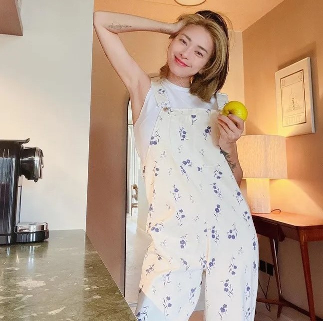 Kể từ khi kết hôn, cách tạo dáng nhí nhảnh không khác gì tuổi teen (Ảnh: Internet) Kể từ khi kết hôn, cách tạo dáng nhí nhảnh không khác gì tuổi teen (Ảnh: Internet)